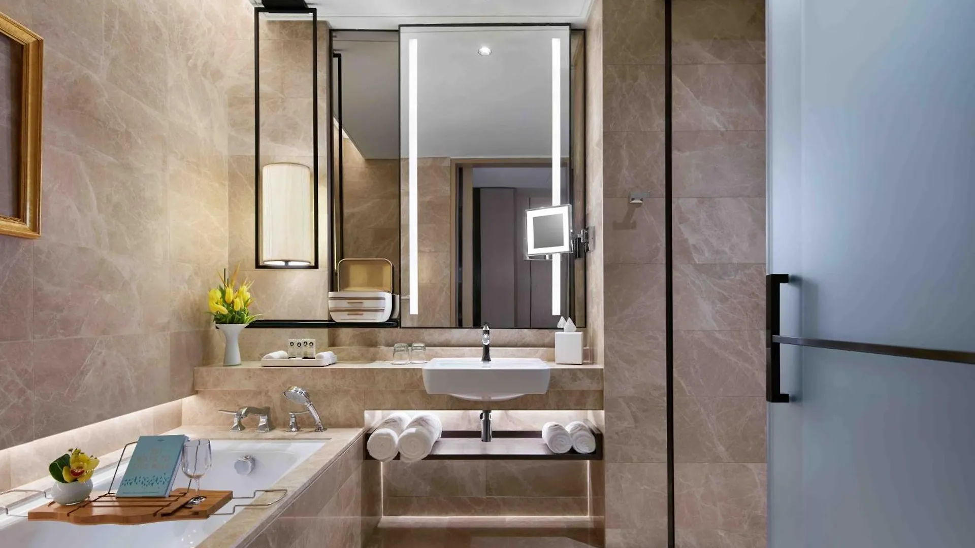 Sofitel Singapore City Centre Hotel