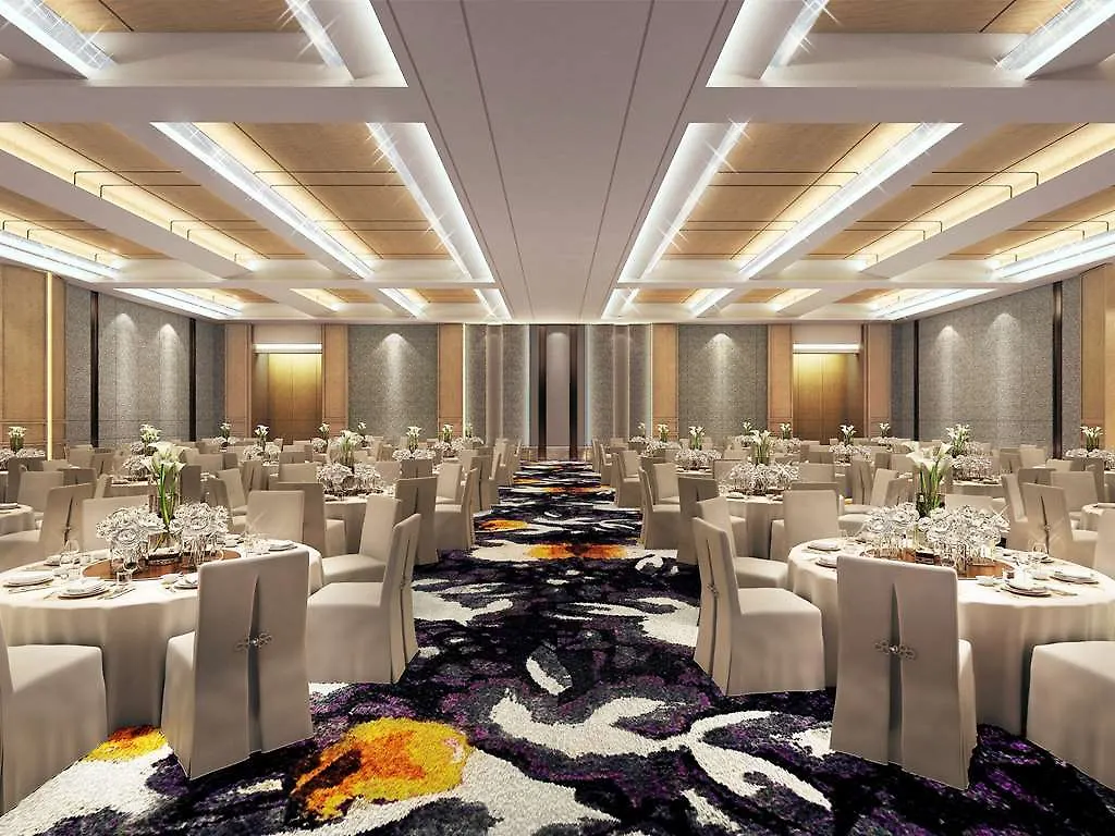 Sofitel Singapore City Centre 5*,
