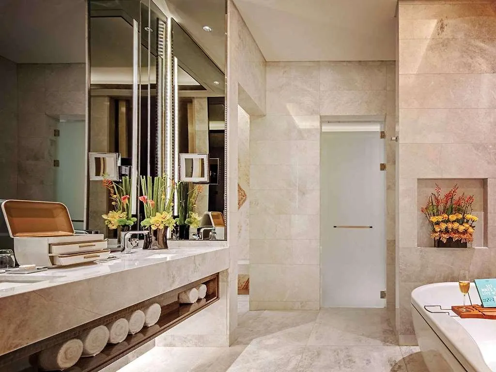 Sofitel Singapore City Centre 5*,
